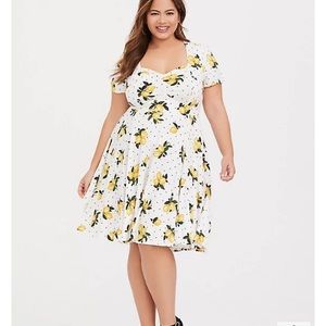 Torrid Challis White Lemon Dot Dress - Size 24 - Like New Condition